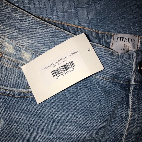 In The Past Tulle Ruffle Denim Shorts - Picture 4 of 8